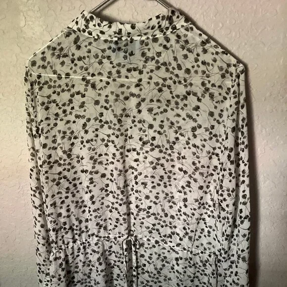 CeCe Floral Blouse (L) - Picture 3 of 5